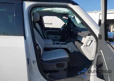 2025 Land Rover Defender 110 P300 z USA, uszkodzony, nr VIN SALEJEEX7S2452467